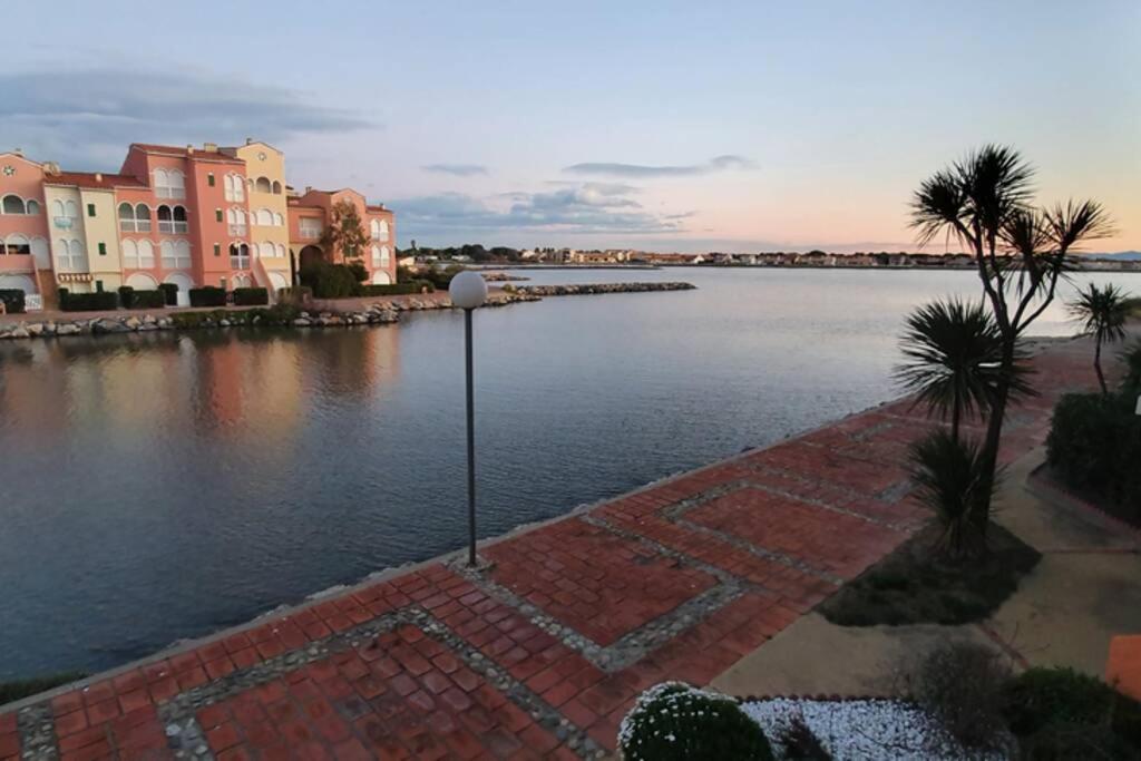 Bel Appartement Vue Sur Le Lac Marin Avec Piscine Le Barcares Luaran gambar